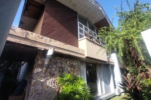 4 Bedroom House for sale in Barangay 76, Metro Manila near LRT-1 Libertad