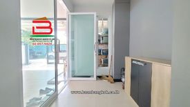 3 Bedroom Townhouse for sale in Nuan Chan, Bangkok