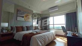 2 Bedroom Condo for rent in San Lorenzo, Metro Manila near MRT-3 Ayala