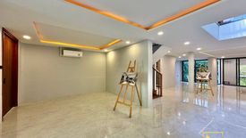 3 Bedroom Townhouse for sale in Khlong Tan Nuea, Bangkok