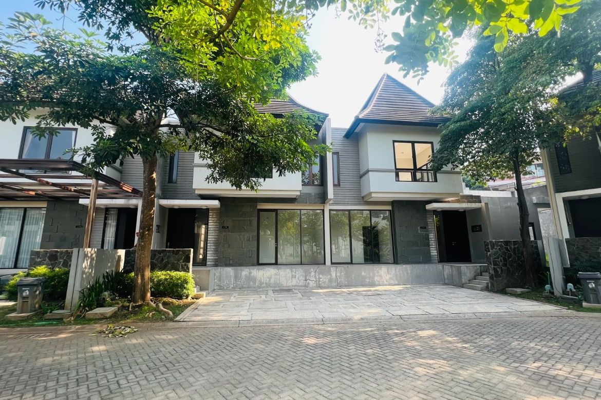 House For Sale! Luxury House in Hyarta EcoVillage with 4 Bedrooms 📌