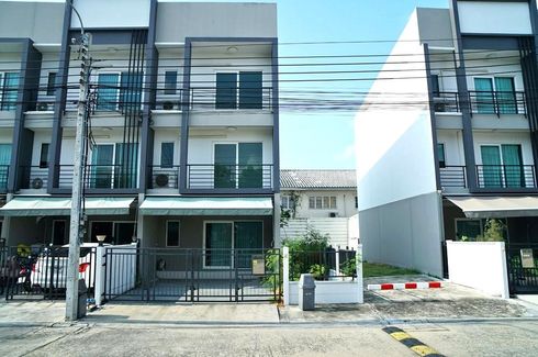 3 Bedroom Townhouse for Sale or Rent in Baan Klang Mueng Suanluang, Dokmai, Bangkok