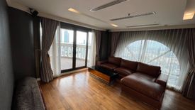 3 Bedroom Condo for sale in Nusa State Tower Condominium, Silom, Bangkok near BTS Surasak