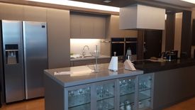 3 Bedroom Apartment for rent in San Lorenzo, Metro Manila near MRT-3 Ayala