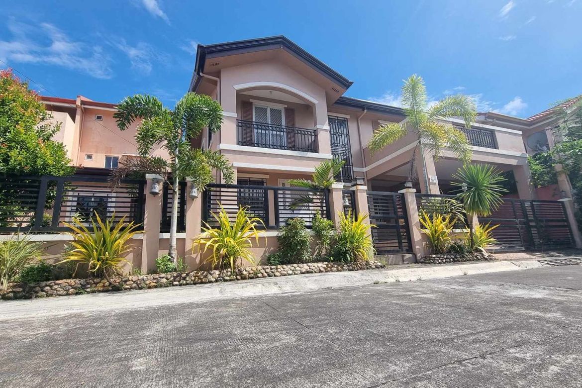 6Bedroom House & Lot Overlooking Mayon and Albay Gulf! 📌 House for