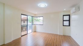 5 Bedroom House for sale in Moonwalk, Metro Manila