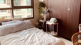 2 Bedroom Condo for sale in Urdaneta, Metro Manila near MRT-3 Ayala