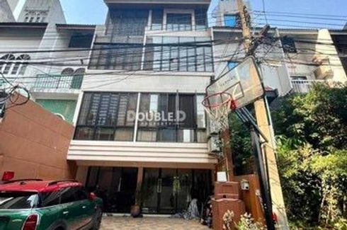 3 Bedroom Townhouse for sale in Pathum Wan, Bangkok near BTS National Stadium