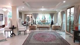 6 Bedroom House for Sale or Rent in Urdaneta, Metro Manila near MRT-3 Buendia