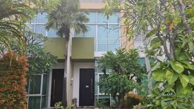 Rumah dijual dengan 4 kamar tidur di Tomang, Jakarta