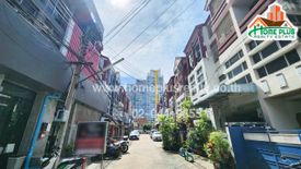 3 Bedroom Townhouse for sale in Chom Phon, Bangkok near BTS Ladphrao Intersection
