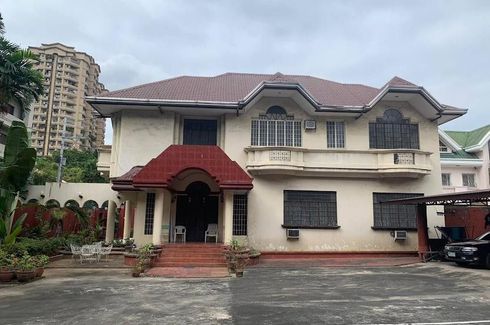 7 Bedroom House for rent in Barangay 97, Metro Manila near MRT-3 Taft Avenue