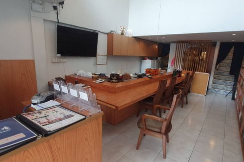 1 Bedroom Commercial for rent in Khlong Tan Nuea, Bangkok