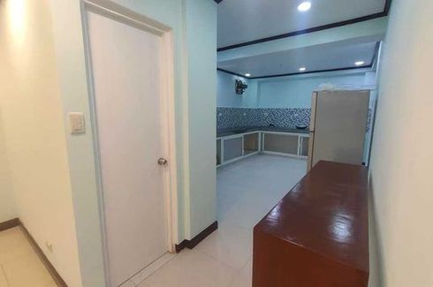 5 Bedroom Townhouse for rent in Barangay 76, Metro Manila near LRT-1 EDSA