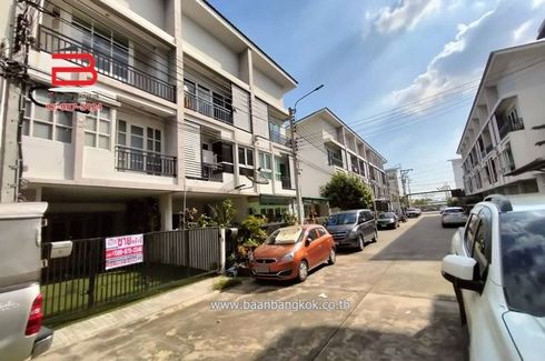 1 Bedroom Townhouse for sale in Si Kan, Bangkok