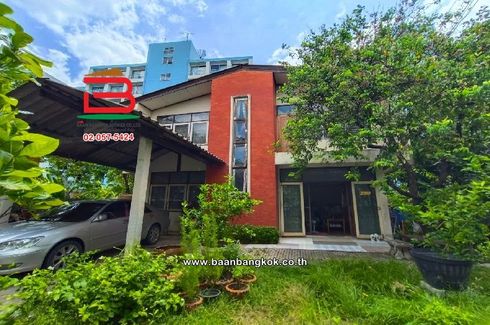 Land for sale in Chan Kasem, Bangkok near MRT Chankasem