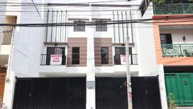 4 Bedroom Townhouse for sale in Barangay 42, Metro Manila near LRT-1 R. Papa