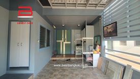 5 Bedroom Townhouse for sale in Prachathipat, Pathum Thani