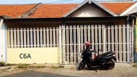 Rumah dijual dengan 4 kamar tidur di Kenjeran, Jawa Timur
