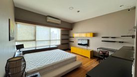 2 Bedroom Condo for rent in San Lorenzo, Metro Manila near MRT-3 Ayala