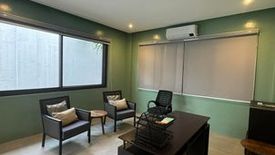 5 Bedroom House for rent in San Lorenzo, Metro Manila near MRT-3 Ayala