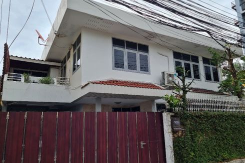 4 Bedroom House for rent in Din Daeng, Bangkok near MRT Phra Ram 9