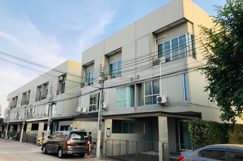 3 Bedroom Townhouse for sale in Patio Pattanakarn, Suan Luang, Bangkok