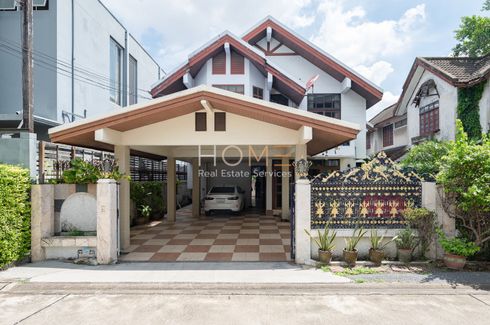 3 Bedroom House for sale in Sam Sen Nok, Bangkok