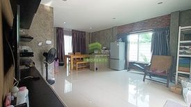 3 Bedroom Townhouse for sale in Dokmai, Bangkok