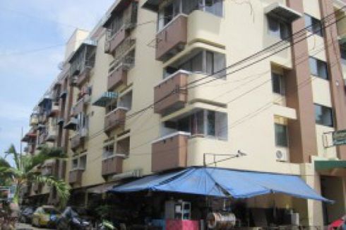 Uea Pracha Condo Town Building 12