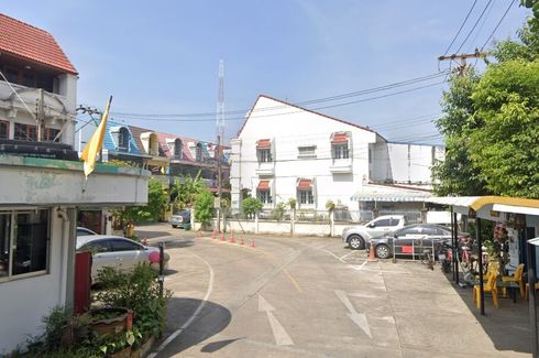 Baan Butsabakam Village