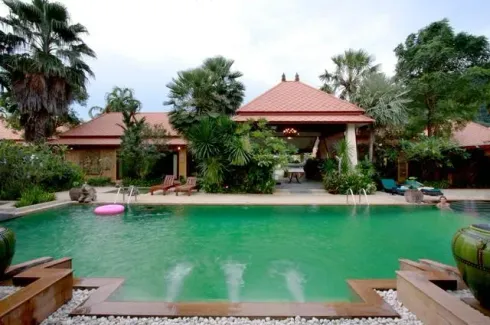 บ้าน กมลา นาทอง