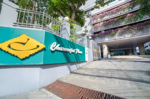 Charoenjai place