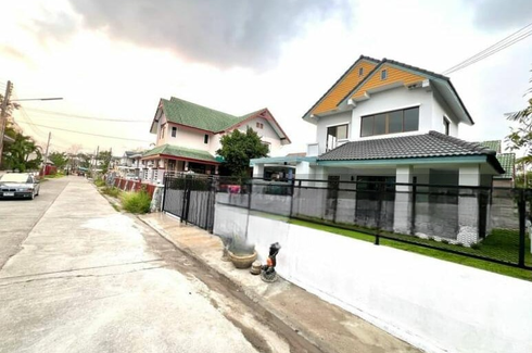 Maneekeo Village