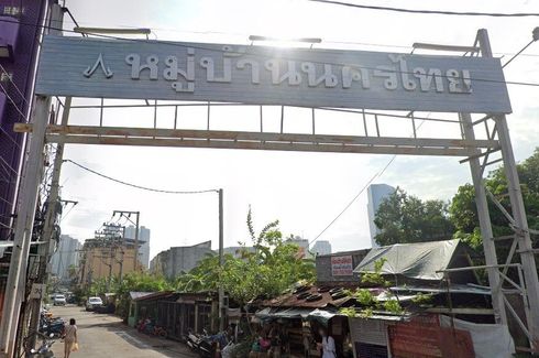 Nakhon Thai village